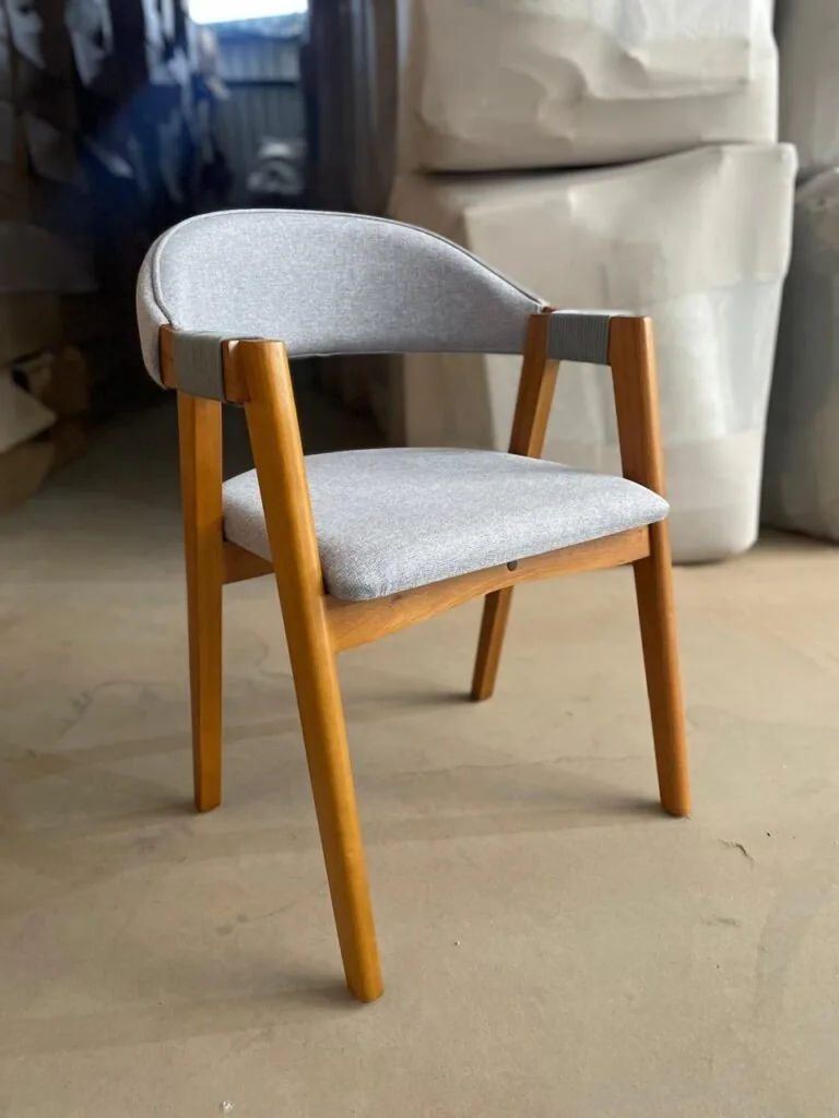 Mesa Damiana BA56 160 Canela/Off White com 6 Cadeiras Ravenna Linho Cinza – KAPPESBERG + GARDIM MÓVEIS