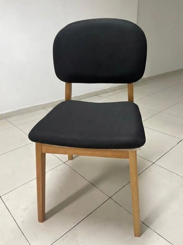 Mesa Berlim 100 Cinamomo/Off White com 4 Cadeiras Gaya Linho Preto 09 – CEL MÓVEIS + J SILVA MÓVEIS
