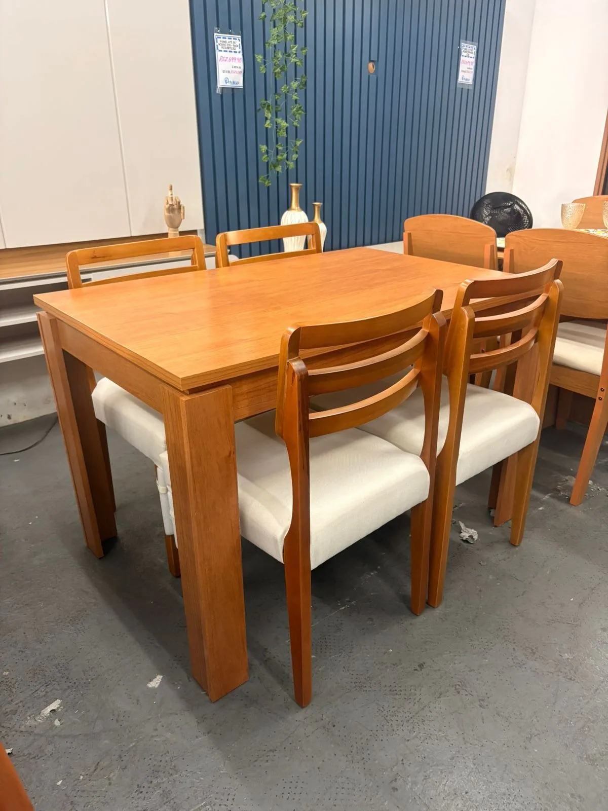 Mesa Athenas 120 Amêndoa Clean com 4 Cadeiras Turquia Mel/Linho Palha 311A – LOPAS + HR MOVELARIA