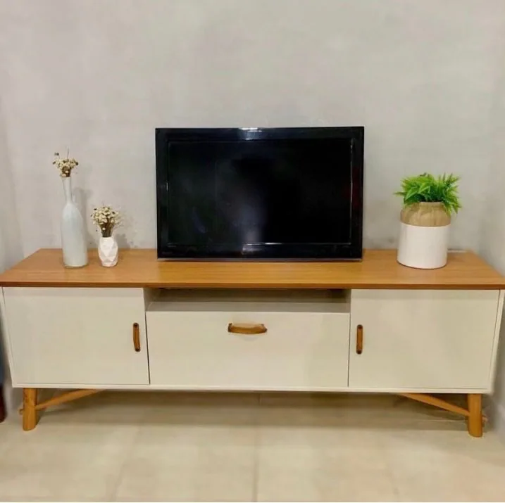Rack até 75″ Felix Off White/Cedro Natural – EDN MÓVEIS