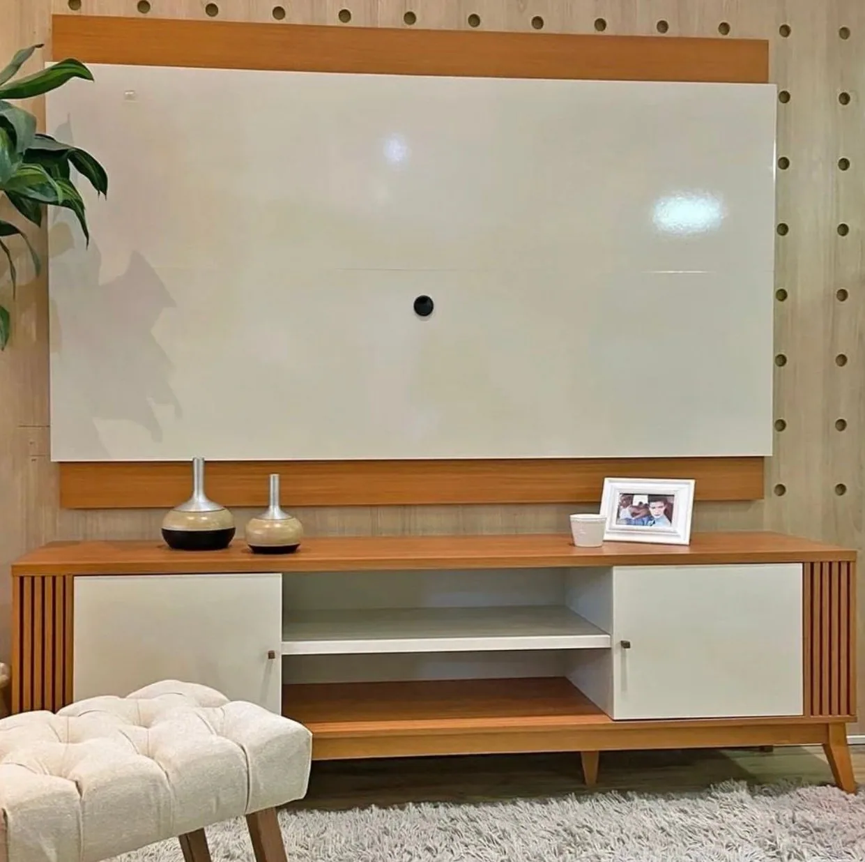 Painel + Rack até 75″ Legacy 2.0 Off White/Cedro Natural – EDN MÓVEIS
