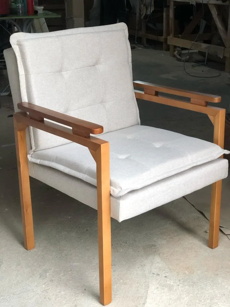 Poltrona Belíssima Veludo Bege – JOSEBE DECOR