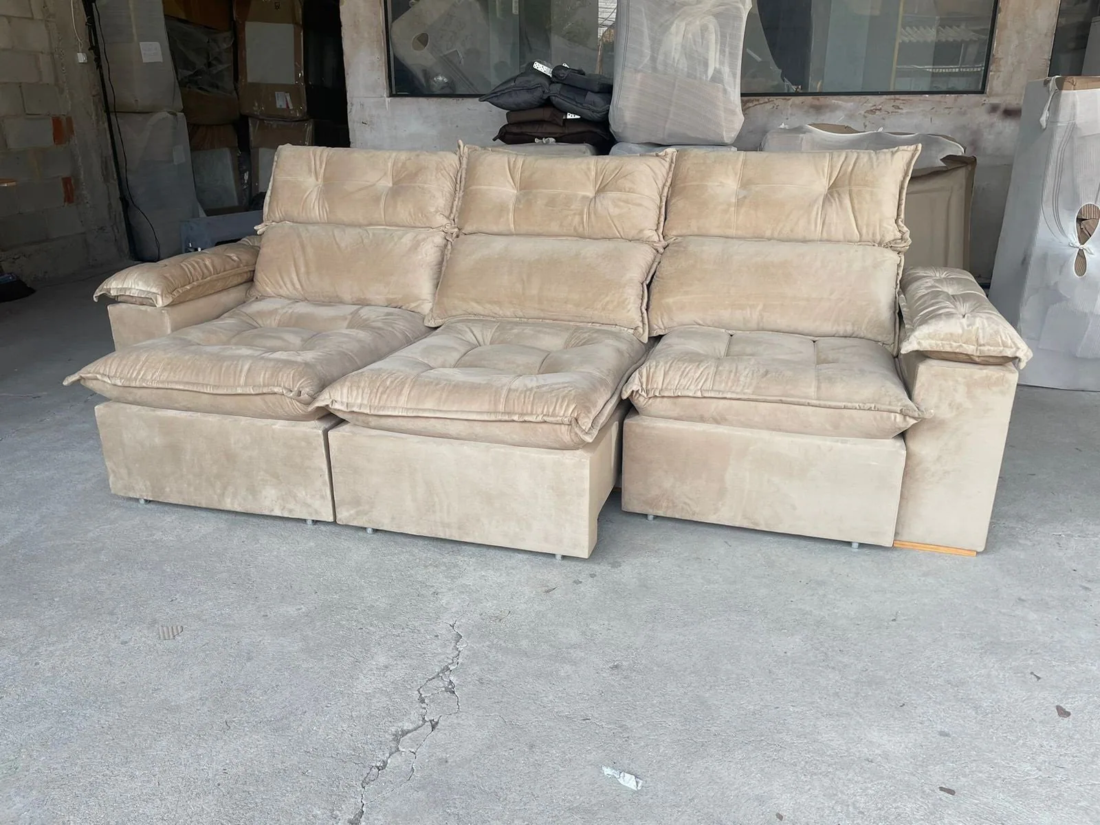 Sofá Retrátil e Reclinável Imperial 2,75 m Veludo Jolie Bege 03 – IMPERIAL DECOR