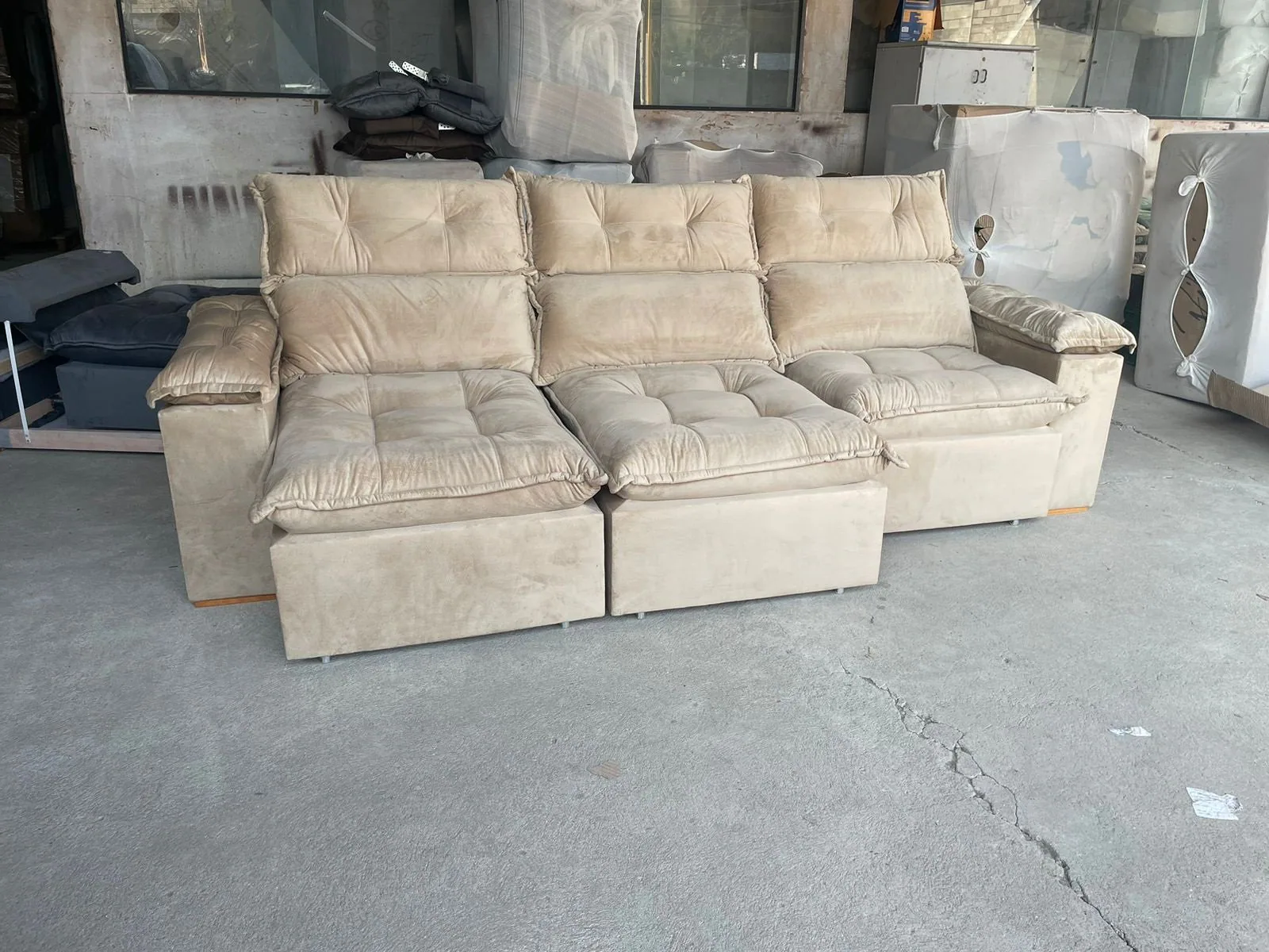 Sofá Retrátil e Reclinável Imperial 2,75 m Veludo Jolie Bege 03 – IMPERIAL DECOR