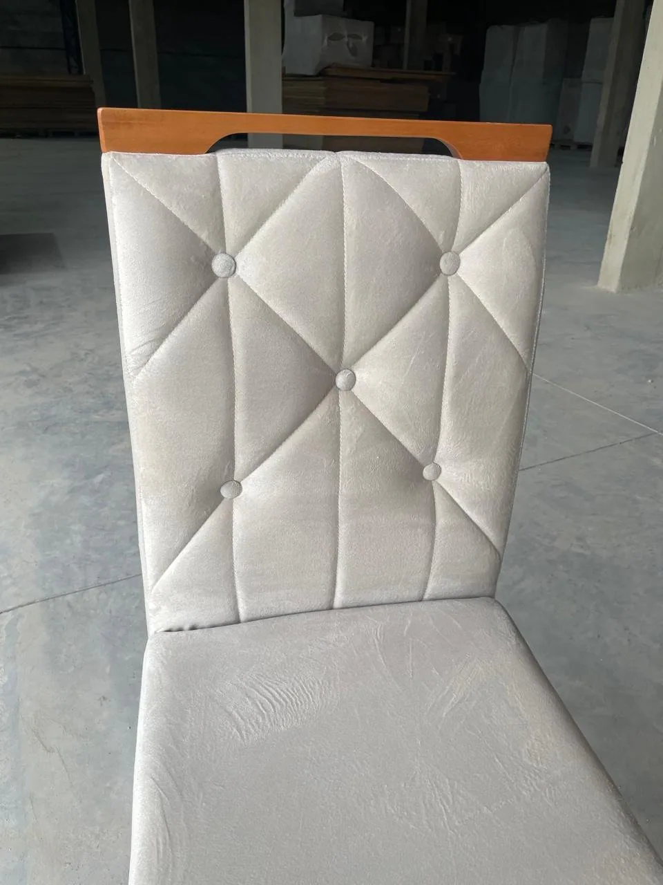Kit 2 Cadeiras Yasmim Veludo Bege – KM DECOR