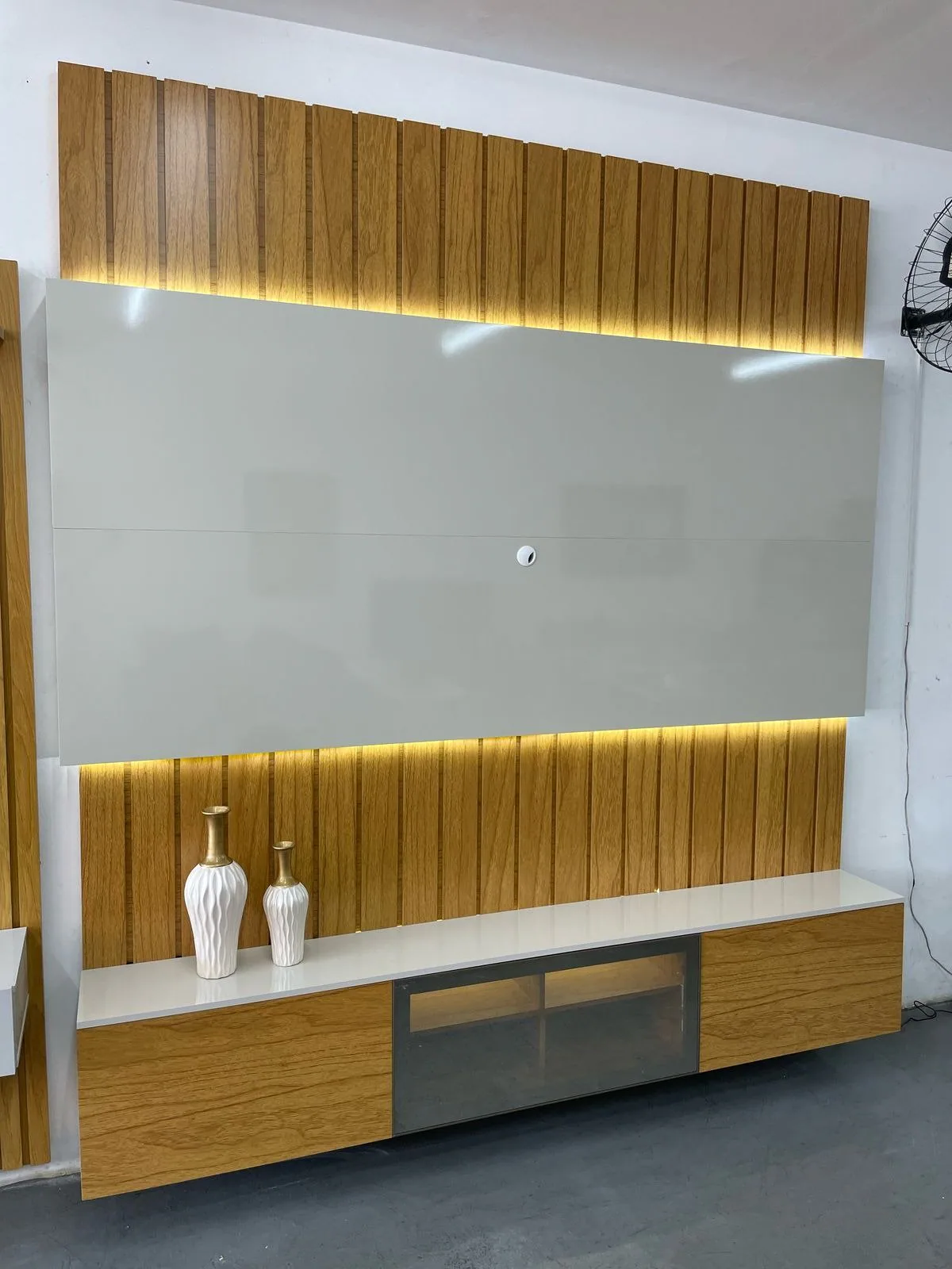 Home Suspenso até 85″ Soberano Reflecta 230 Naturale/Off White – GELIUS
