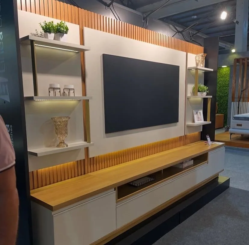 Painel até 70″ + Rack + Dois Módulos Laterais São Paulo Tauari/Off White Fosco – LINEA BRASIL