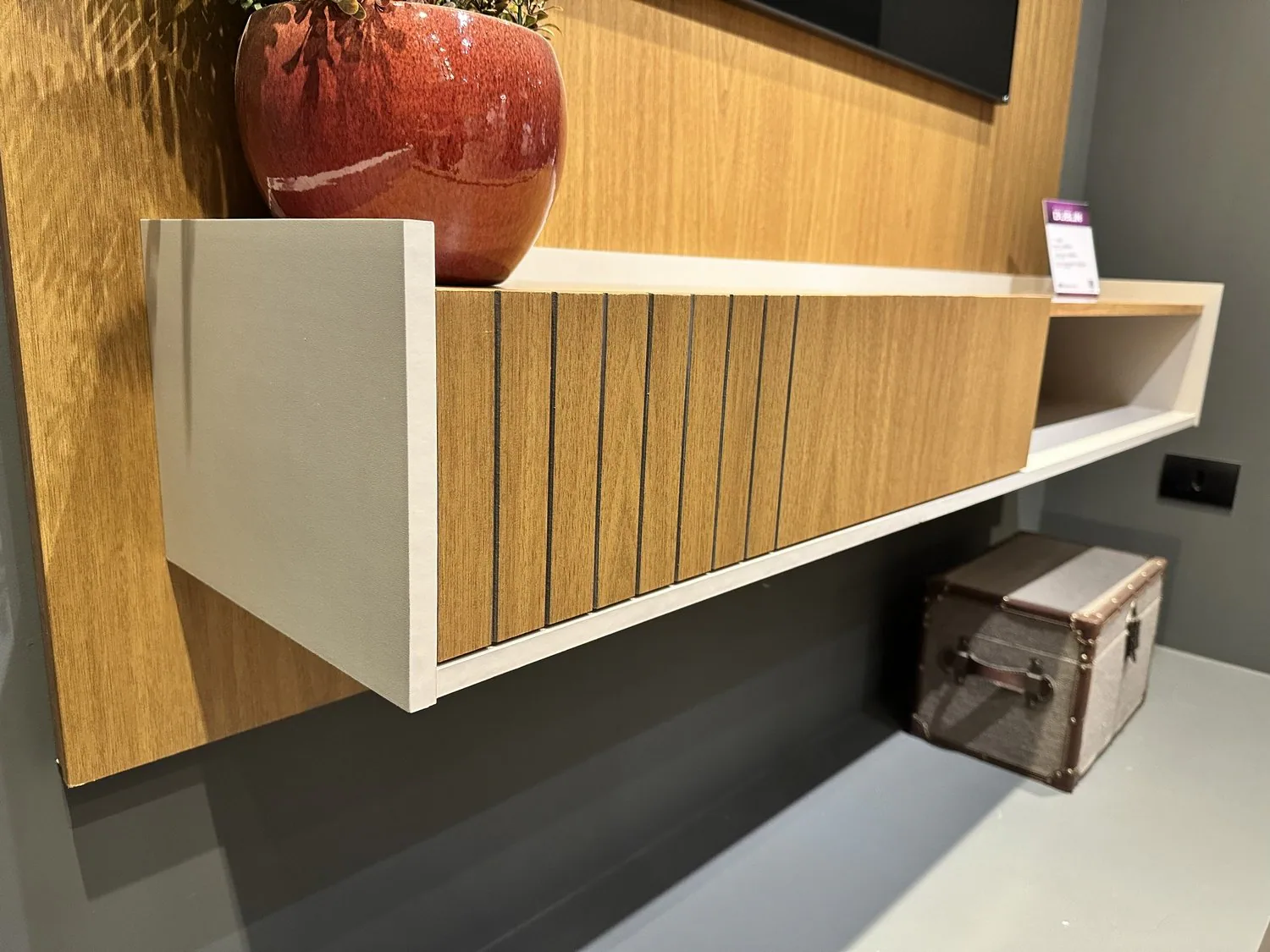 Painel Home até 65″ Dublin Nature/Off White – LINEA BRASIL