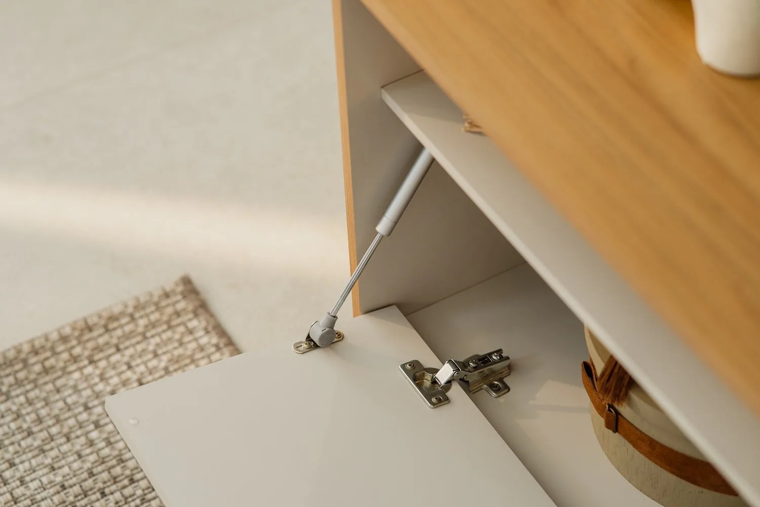 Rack até 75″ Dubai 1.8 Tauari/Off White Fosco – LINEA BRASIL