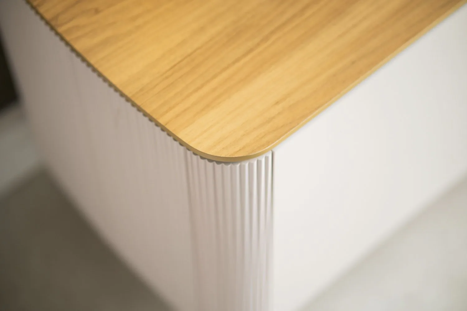 Painel + Rack Santorini Off White/Tauari Fosco – LINEA BRASIL