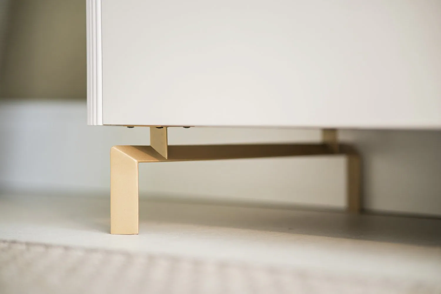 Painel + Rack Santorini Off White/Tauari Fosco – LINEA BRASIL