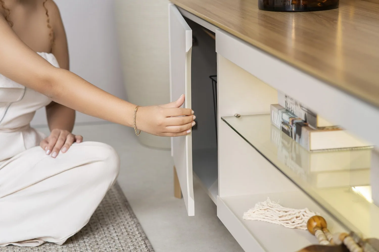 Painel + Rack Santorini Off White/Tauari Fosco – LINEA BRASIL