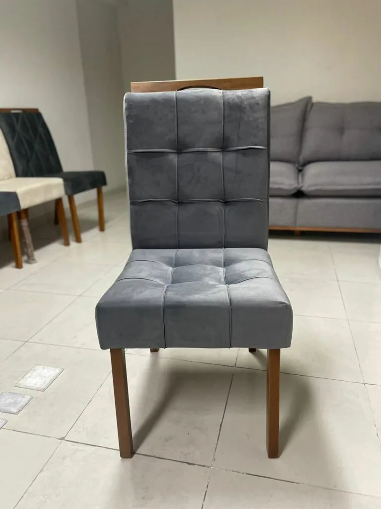 Mesa Recife 120 Cinamomo Laminado com 4 Cadeiras Sophia Veludo Cinza Grafite – CEL MÓVEIS + WM DECOR