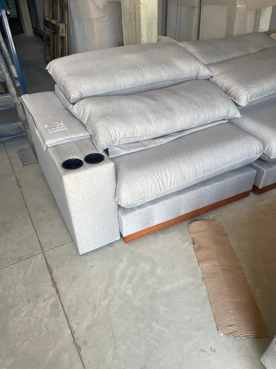 Sofá Retrátil e Reclinável Grazi 2,50 m Linho Cinza 3125 – UNIART ESTOFADOS