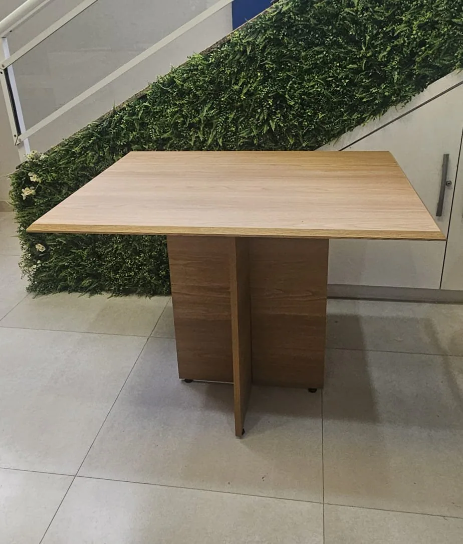 Mesa Pérola 90 Imbuia Mel (Tampo Viena s/vidro) – CARVALHO DECOR