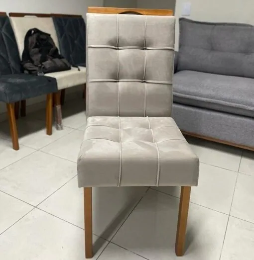 Mesa Isis 180 Freijó com 6 Cadeiras Sophia Veludo Bege – LEIFER + WM DECOR
